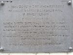 Tablica pami�tkowa wmurowana niegdy� w �cian� domu w �d�arowie, pow. sochaczewski, z kt�rego w dniu 16 wrze�nia 1939 r. kpt. Ludwik G�owacki kierowa� ogniem 6 baterii 17 pu�ku artylerii lekkiej w starciu z niemieckimi czo�gami pod Ruszkami (fot za: www.odkrywca.pl).