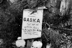Lucjan G�ska upami�tniony na imiennej tabliczce epitafijnej jednej z mogi� w obr�bie kwatery A 17 Cmentarza Wojskowego w Warszawie (?). Stan z dn. 1 listopada 1940 r. (fot. ze zb. rodzinnych).