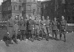 Jerzy Kasjan Iwi�ski w�r�d �o�nierzy Wojska polskiego, przed 1939 r. (fot. ze zb. rodzinnych).