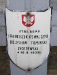 Boles�aw Tomi�ski, upami�tniony na imiennej tablicy epitafijnej na kwaterze wojennej na cmentarzu rzymskokatolickim w Rybnie. Stan z 2005r.