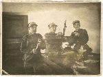 U�. Antoni Kaczmarek (stoi w �rodku) w trakcie odbywania zasadniczej s�u�by wojskowej w 26 pu�ku u�an�w w Baranowiczach, przed 1939 r. (fot. ze zb. rodzinnych).