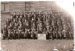 Kpt. Wac�aw Ka�uski (siedzi w I rz�dzie, czwarty od lewej) w 1938 r. w�r�d uczestnik�w VI Kursu Instruktorskiego 17 DP, m.in. por. Stefana D�bka, dow�dcy plutonu ��czno�ci 70 pp (obok niego, trzeci od lewej) i p�k. Alfreda Konkiewicza, dow�dcy 70 pp (siedzi w �rodku) (fot. za: M. Kaczmarek, Pleszewski 70 Pu�k Piechoty w fotografii, Pleszew 2009, s. 25).