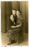 Wanda Kaczmarek, �ona Leona Kaczmarka, z ich synem Bogdanem (fot. ze zb. rodzinnych).