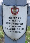Aleksander Basi�ski, upami�tniony na imiennej tablicy epitafijnej na kwaterze wojennej na cmentarzu rzymskokatolickim w Rybnie. Stan z 2005r.