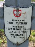 Stanis�aw Gwarowski (Gaworowski), upami�tniony na imiennej tablicy epitafijnej na kwaterze wojennej na cmentarzu rzymskokatolickim w Rybnie. Stan z 2005r.
