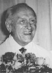 Prof. dr med. Wiktor Dega ( 7.12.1896 - 16.02.1995 ) Chirurg-ortopeda, w 1939 roku zmobilizowany w randze kapitana. Wchodzi� w sk�ad personelu medycznego Armii Pomorze. Szpital polowy Dobrzelin.
Fot. http://www.orsk.ump.edu.pl