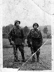 Strz. Edmund Napiera�a (z prawej) w trakcie odbywania zasadniczej s�u�by wojskowej w 58 pu�ku piechoty, 1939 r. (fot. ze zb. rodzinnych).