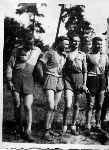Lucjan G�ska (drugi z lewej) na zaj�ciach sportowych w okresie szkolenia w Szkole Podchor��ych Piechoty, 1936-1939 r. (fot. ze zb. rodzinnych, udost�pni�a: Teresa Ja�kiewicz).