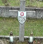 Krzy� nagrobny z cmentarza w Laskach. Piotr Kubiak spoczywa razem z J. Szczepaniakiem - znalaz�em na portalu 1 �o�nierza o imieniu na liter� J - Jana Szczepaniaka z 22 pp 9 DP Armii Pomorze. Wg przydzia�u mobilizacyjnego pasowa�oby raczej inne osoby bez imienia o nazwisku Szczepaniak.  Jeden z tej samej jednostki co Piotr Kubiak (69pp z Gniezna), a drugi z 68pp (Wrze�nia/Jarocin) czyli jednostek s�siaduj�cych. �o�nierz Szczepaniak z 68 pp w jednym ze �r�de� podan� ma t� sam� dat� �mierci co Piotr Kubiak  "W www.straty.pl data �mierci: "19 IX 1939r." "/ Autor Maciej Kubiak (wnuk)