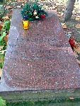 Gr�b indywidualny na Cmentarzu Pow�zkowskim w Warszawie (Starych Pow�zkach) - miejsce poch�wku rtm. dypl. Stanis�awa �ubie�skiego. Stan z dn. 27 pa�dziernika 2013 r. (fot. Krzysztof Go�dzik).