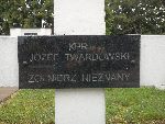 J�zef Twardowski upami�tniony na imiennej tablicy epitafijnej w obr�bie kwatery wojennej na cm. parafialnym w Zdunach. Stan z dn. 24. 07. 2011 r. (fot. Micha� Borkowski).