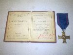 Wielkopolski Krzy� Powsta�czy wraz z legitymacj� przyznany po�miertnie W�adys�awowi Michalskiemu w dniu 19 lipca 1960 r. (pami�tki ze zb. rodzinnych).