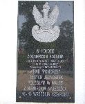 Tablica pami�tkowa informuj�ca o poleg�ych, umieszczona w wydzielonej kwaterze wojennej �o�nierzy Wojska Polskiego na cmentarzu parafii rzymskokatolickiej pw. �w. Jakuba Aposto�a w Zdunach, pow. �owicki. - Dodana do pami�tek jako uzupe�nienie biogram�w WSZYSTKICH poleg�ych �o�nierzy na terenie gminy Zduny.(fot. Micha� Borkowski)