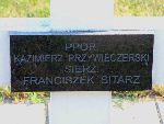 Franciszek Sitarz upami�tniony na imiennej tabliczce epitafijnej na jednej z mogi� zbiorowych kwatery wojennej na cmentarzu parafialnym w Zdunach. Stan z lipca 2010 r. (fot. Micha� Borkowski).