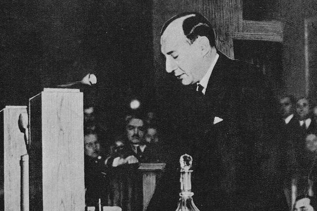 Minister spraw zagranicznych Rzeczypospolitej Polskiej J�zef Beck w trakcie s�ynnego przem�wienia w Sejmie w dniu 5 maja 1939 r. (�r�d�o: Wikimedia Commons).
