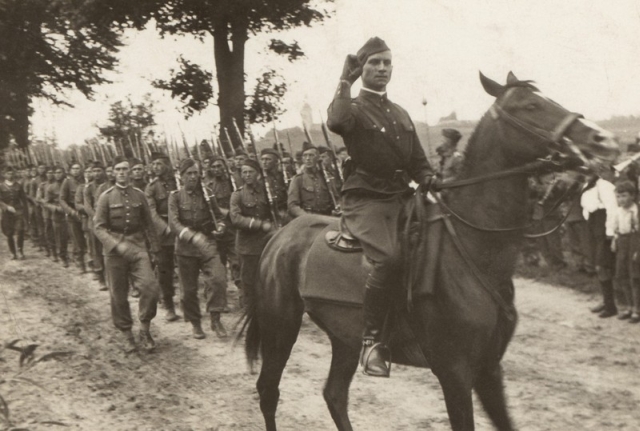 Ppor. �ukasz Ciepli�ski jako d-ca komp. ppanc. II baonu 62 pp w 1939 r. (fot. ze zb. rodzinnych).