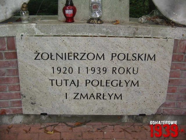 Wsp�lna kwatera wojenna �o�nierzy Wojska Polskiego poleg�ych w 1920 i 1939 r. na cmentarzu garnizonowym w Nowym Dworze Mazowieckim - Twierdzy Modlin (fot. Tomasz Karolak).