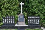 O�tarzew, cmentarz wojenny. Stan z dn. 23. 06. 2011 r. (fot. K. Bielawski / "Wirtualny Sztetl" - www.sztetl.org.pl).