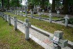 Dobrzyk�w, kwatera wojenna. Stan z lipca 2009 r. (fot. Krzysztof Zadro�ny / www.tradytor.pl).