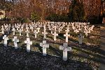 Stare Babice, ul. W�. Sikorskiego, cmentarz wojenny (fot. K. Bielawski / "Wirtualny Sztetl" - www.sztetl.org.pl).
