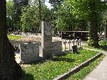 ��d�, ul. Wojska Polskiego, mogi�a zbiorowa (1). Stan z dn. 06. 05. 2011 r. (fot. Zbigniew Adamas).