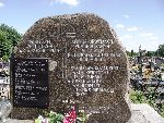 Aleksandr�w ��dzki, ul. Wojska Polskiego, mogi�a zbiorowa. Stan z dn. 04. 08. 2011 r. (fot. Zbigniew Adamas).