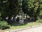 ��d�, ul. Kurczaki, mogi�a zbiorowa. Stan z dn. 27. 08. 2011 r. (fot. Zbigniew Adamas).