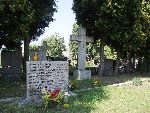 ��d�, ul. Kurczaki, mogi�a zbiorowa. Stan z dn. 27. 08. 2011 r. (fot. Zbigniew Adamas).