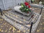 Stryk�w, ul. Legion�w, mogi�a zbiorowa. Stan z dn. 31. 10. 2011 r. (fot. Zbigniew Adamas).