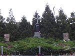 Stryk�w, ul. Cmentarna, mogi�a zbiorowa. Stan z dn. 31. 10. 2011 r. (fot. Zbigniew Adamas).