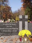 ��d�, ul. Zgierska, mogi�a zbiorowa (2). Stan z dn. 03. 11. 2011 r. (fot. Zbigniew Adamas).