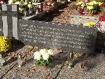 ��d�, ul. Zgierska, mogi�a zbiorowa (2). Stan z dn. 03. 11. 2011 r. (fot. Zbigniew Adamas).