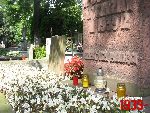 Grodzisk Mazowiecki, ul. Rado�ska, mogi�a zbiorowa. Stan z dn. 17. 08. 2011 r. (fot. Tomasz Karolak).