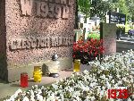 Grodzisk Mazowiecki, ul. Rado�ska, mogi�a zbiorowa. Stan z dn. 17. 08. 2011 r. (fot. Tomasz Karolak).