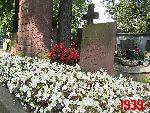 Grodzisk Mazowiecki, ul. Rado�ska, mogi�a zbiorowa. Stan z dn. 17. 08. 2011 r. (fot. Tomasz Karolak).