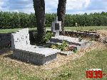 Mak�w, mogi�a zbiorowa. Stan z dn. 25. 06. 2011 r. (fot. Tomasz Karolak).