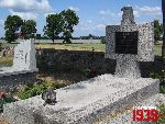 Mak�w, mogi�a zbiorowa. Stan z dn. 25. 06. 2011 r. (fot. Tomasz Karolak).
