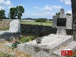 Mak�w, mogi�a zbiorowa. Stan z dn. 25. 06. 2011 r. (fot. Tomasz Karolak).