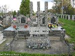 Miedniewice, mogi�a zbiorowa. Stan z dn. 13. 10. 2011 r. (fot. Tomasz Kuran).