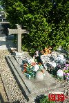 Koz��w Biskupi, mogi�a zbiorowa. Stan z dn. 28. 05. 2010 r. (fot. Tomasz Karolak).