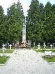 Gostynin, ul. Ostatnia, kwatera wojenna. Stan z dn. 09. 04. 2007 r. (fot. Rados�aw R�kawiecki / www.gostynin.org.pl).
