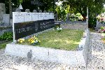 Pruszk�w - �bik�w, ul. Domaniewska, mogi�a zbiorowa. Stan z dn. 01. 08. 2015 r. (fot. Tomasz Kuran).