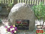 Warszawa, ul. Ksi�dza Piotra Skargi, mogi�a indywidualna. Stan z dn. 25 lipca 2016 r. (fot. Tomasz Karolak).