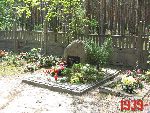 Warszawa, ul. Ksi�dza Piotra Skargi, mogi�a indywidualna. Stan z dn. 25 lipca 2016 r. (fot. Tomasz Karolak).