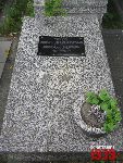Warszawa, al. Marsza�ka J�zefa Pi�sudskiego, mogi�a zbiorowa (2). Stan z dn. 25 lipca 2016 r. (fot. Tomasz Karolak).