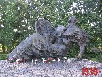 Warszawa, ul. Wolska 174/176, cmentarz wojenny. Stan z dn. 26 sierpnia 2016 r. (fot. Tomasz Karolak).