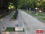 Warszawa, ul. Wolska 174/176, cmentarz wojenny - Warszawa, ul. Wolska 174/176, cmentarz wojenny. Stan z dn. 26 sierpnia 2016 r. (fot. Tomasz Karolak).