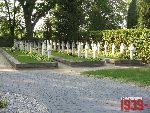 Warszawa, ul. �agiewnicka, kwatera wojenna. Stan z dn. 13 wrze�nia 2016 r. (fot. Tomasz Karolak).