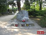 Warszawa, ul. �agiewnicka, kwatera wojenna. Stan z dn. 13 wrze�nia 2016 r. (fot. Tomasz Karolak).