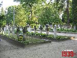Warszawa, ul. �agiewnicka, kwatera wojenna. Stan z dn. 13 wrze�nia 2016 r. (fot. Tomasz Karolak).